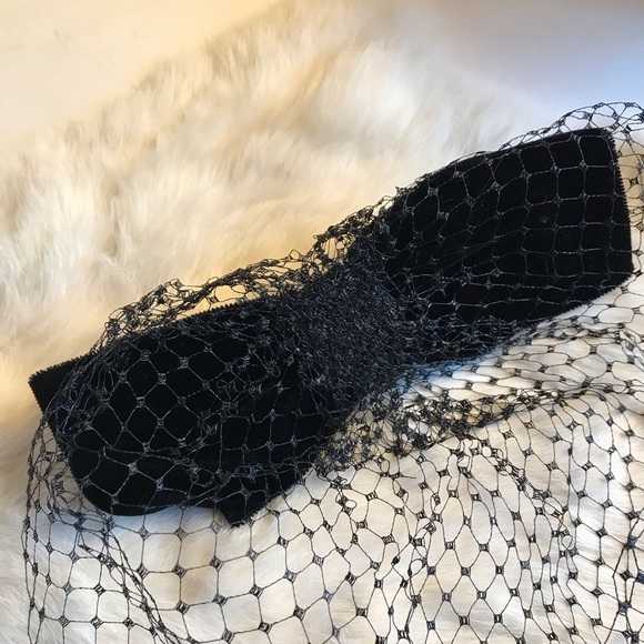 Vintage 1950s Black Velvet Bow Hat w Netting main image 8